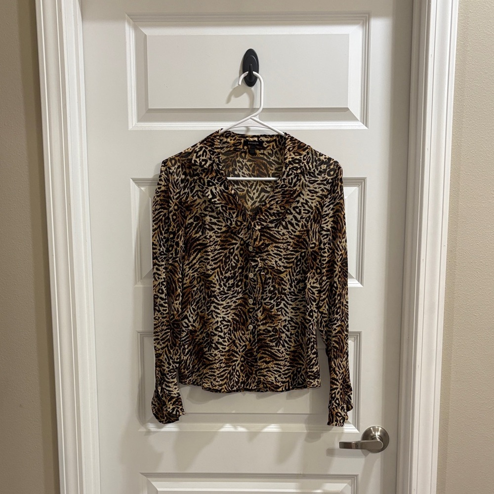 ✨Escada 100% Silk Leopard 🐆 Blouse✨ - Picture 2 of 7